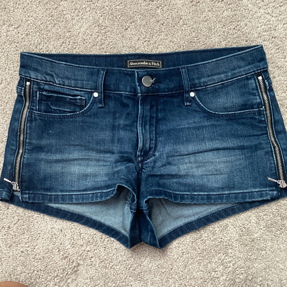 A&F short jean shorts with zippers